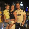 Naționala României, întâmpinată de zeci de susținători în Cipru » Un preot s-a strecurat printre fani și i-a încurajat pe „tricolori”