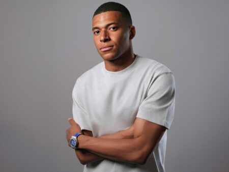 Kylian Mbappé prezintă noul său ceas inspirat de Liga Campionilor