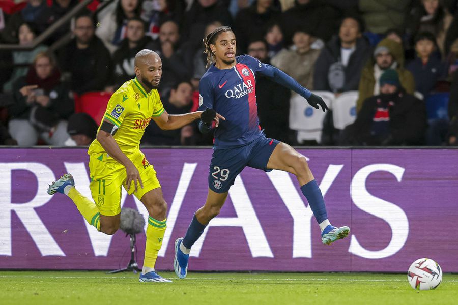 Marcus Coco, în duel cu Barcola, extrema lui PSG Coco vine în Superliga: „Semnează pe doi ani”