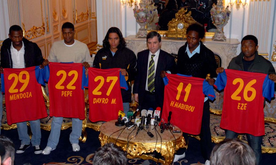 Imagine rară cu FCSB prezentând 5 fotbaliști străini deodată Bună dimineața, FCSB! » Becali și MM s-au uitat la trendul din Champions League și bat palma