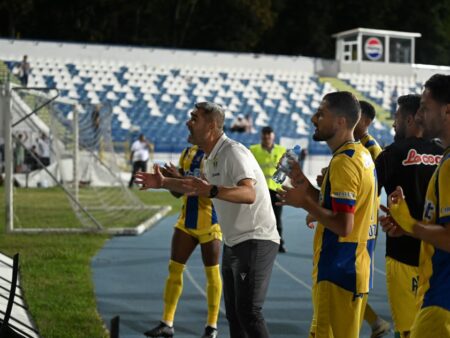 Pleacă de la Petrolul?! Liviu Ciobotariu a dezvăluit ce urmează după cererea de demisie din partea fanilor Petrolului.