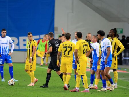 Scandal uriaș în Craiova – Dinamo! Eliminare controversată în derby: s-au atacat reciproc