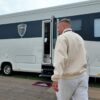 Campionul mondial a ajuns să doarmă în camper!
