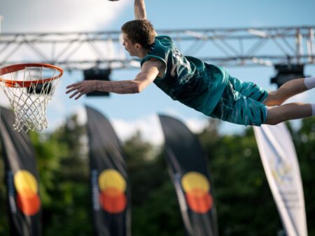 O clădire istorică din București se transformă în centru pentru sportul urban: Finala BCR Sport Arena Streetball.