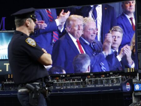 Donald Trump, aplaudat și contestat la un meci al echipei New York Yankees, în ziua comemorării atacurilor de pe 11 septembrie