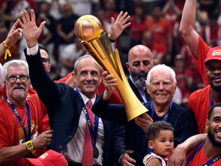 Legendarul Giorgio Armani a fost impresionat de stilul unui fotbalist renumit » Cât au costat ținutele