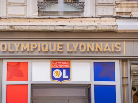 Crimă șocantă la Lyon: Un tânăr de 13 ani l-a înjunghiat mortal pe un fotbalist de 16 ani din academia clubului!