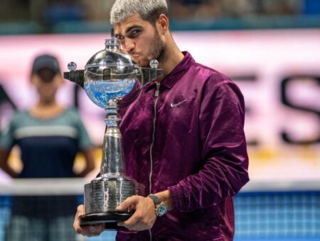 Nici starurile din Premier League nu au astfel de câștiguri! Alcaraz a atins o realizare uluitoare în 2025, devenind campion la Tokyo.