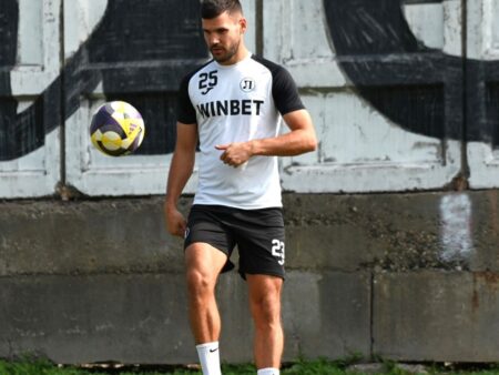 Andrei Chindriș și-a făcut debutul la noua echipă! Meci împotriva eternei campioane cu 14 titluri consecutive și gol înscris de un alt român.