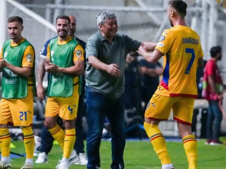 Coșmar pentru Mircea Lucescu! Un titular lipsește de la meciul crucial cu Austria după ce a primit cartonaș galben în partida cu Cipru.