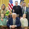Pumni de moarte acasă la Donald Trump. McGregor impune condiții.