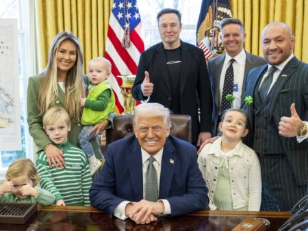 Pumni de moarte acasă la Donald Trump. McGregor impune condiții.