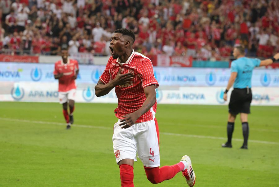 Kennedy Boateng este mai aproape de o despărțire de Dinamo decât o prelungire de contract. Boateng, pe urmele lui Homawoo? » Dinamo a blocat oferta pe final de mercato