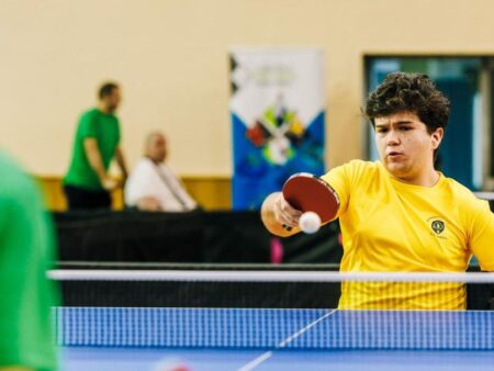 Inspirat de Simona Halep, a devenit campion la para tenis de masă.