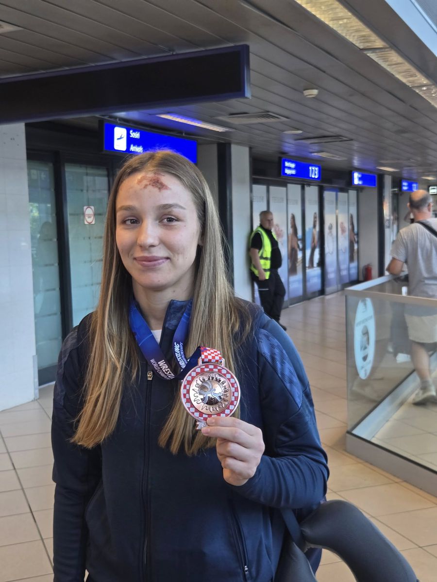 Luptătoarea Andreea Ana, medaliată cu bronz, a obținut un suvenir nedorit de la Campionatele Mondiale: „Sportul de contact vine la pachet cu astfel de situații”
