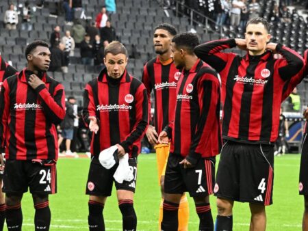 Liderul din Champions League s-a făcut de râs pe teren propriu: a încasat 4 goluri în mai puțin de o oră!
