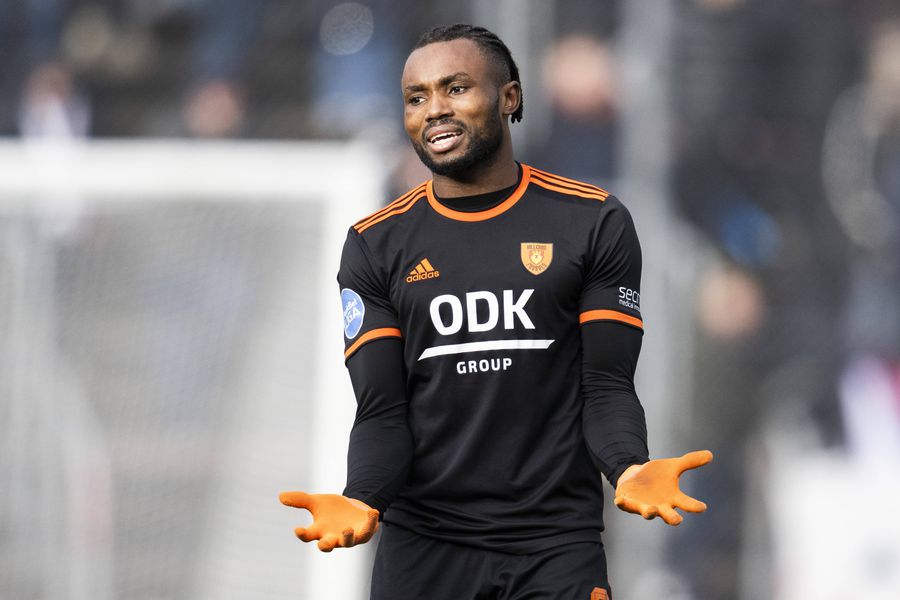 Monday Etim / foto: Imago După Adi Rus, Craiova a confirmat încă un transfer pentru echipa lui Mirel Rădoi