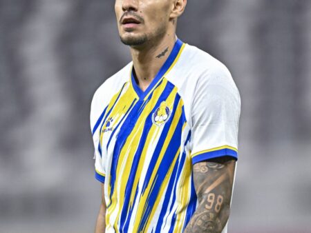 Meci interzis cardiacilor pentru Florin Coman în Liga Campionilor! Al-Gharafa conduce cu 2-0 la pauză, după ce s-au marcat goluri pe bandă rulantă.
