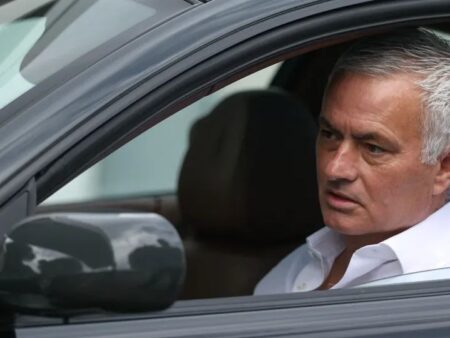 Jose Mourinho i-a surprins pe toți! Apariția sa spectaculoasă la Benfica, însoțit de polițiști, într-un bolid de lux.