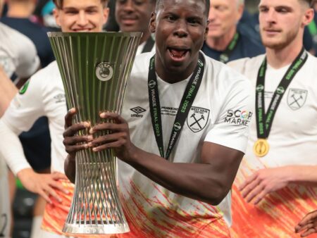 „Kurt Zouma a ajuns la Cluj! CFR anunță câștigătorul Ligii Campionilor”
