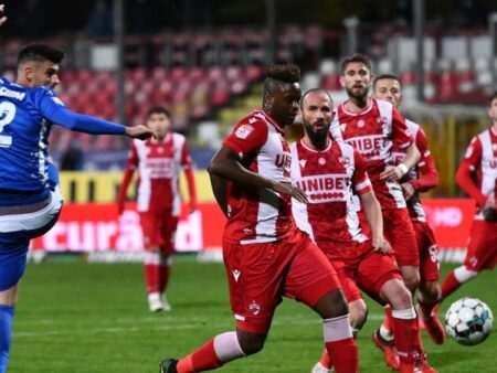 Iată o sugestie pentru un titlu alternativ: 

„Revenire surprinzătoare! Atacantul dat afară de la Dinamo pentru consum de droguri revine în fotbalul românesc”