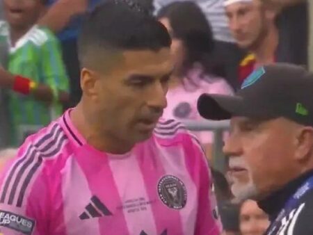 Suspensia lui Luis Suarez după scuiparea unui adversar: ar putea dura ani pentru a fi executată!