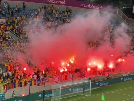 Atmosferă minunată la Nicosia! Suporterii României strălucesc în Cipru!