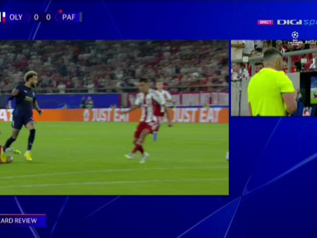 Istvan Kovacs a stârnit furia grecilor! Cătălin Popa și Marcel Bîrsan l-au convocat la VAR după ce a arătat încă un „roșu”