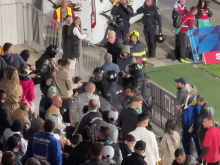 Scandări rasiste și intervenția jandarmilor pe stadionul „Ilie Oană”, la meciul Petrolul – Rapid: Ce a declanșat incidentul?