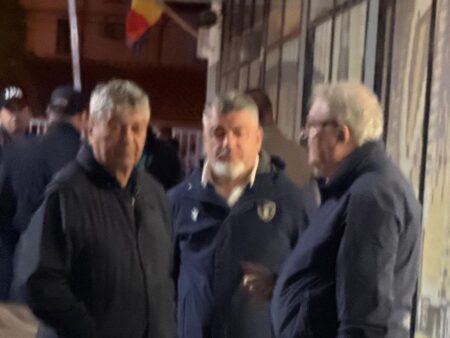 Lucescu și Stoichiță, surprinși la Petrolul – Rapid. Ce moment controversat din Superligă dezbăteau