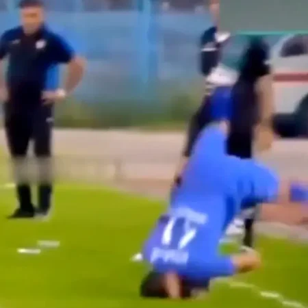 Moment șocant în timpul meciului! Un aut nevinovat ar fi putut duce la o tragedie reală.