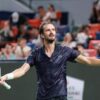 Daniil Medvedev se luptă intens și avansează la Shanghai » Urmează un nou meci cu tânărul Learner Tien