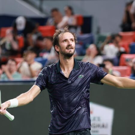 Daniil Medvedev se luptă intens și avansează la Shanghai » Urmează un nou meci cu tânărul Learner Tien