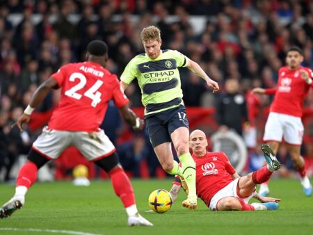 După 278 de meciuri în Premier League, a semnat cu o echipă din liga a treia din Emirate!