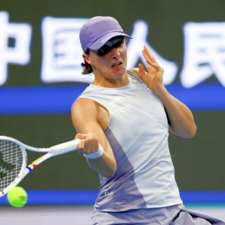 Surpriza finalului de sezon în tenis! Iga Swiatek, învinsă cu 1-6, 2-6 la Wuhan Open