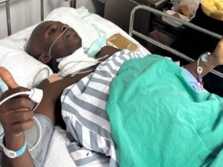 Imagine de pe patul de spital și vești despre Samuel Asamoah, fost jucător al FCU Craiova: „Riscă să rămână paralizat”