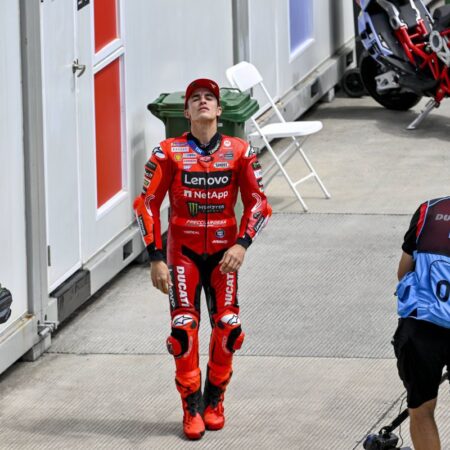 După accidentul din Indonezia, campionul mondial MotoGP a fost supus unei intervenții chirurgicale la Madrid.