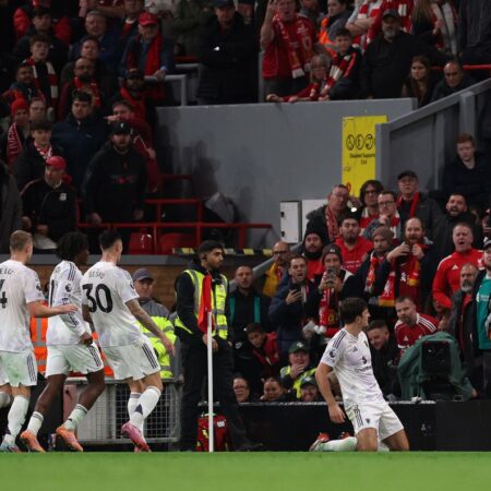 Manchester United 1-2 » „Diavolii” triumfă pe Anfield după 9 ani, în timp ce „cormoranii” se prăbușesc în continuare