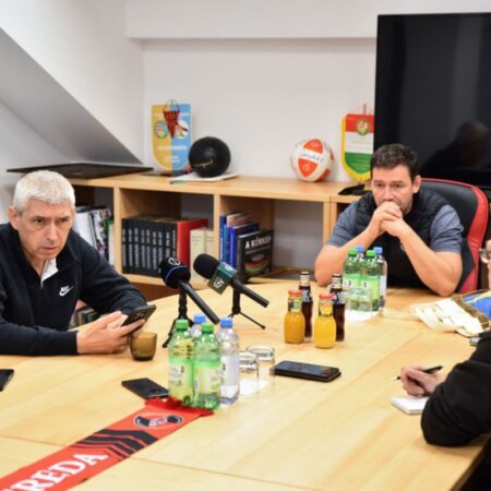 „Refuzăm să acceptăm interzicerea simbolurilor naționale!”