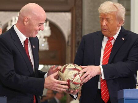 „Este de stânga radicală” » Donald Trump aduce noi acuzații și amenință cu mutarea meciurilor de la CM 2026 dintr-un oraș esențial!