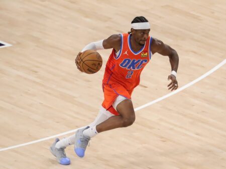 Spectacol de deschidere a noului sezon NBA! Campioana en-titre, condusă de MVP-ul ligii, a câștigat după două reprize de prelungiri.