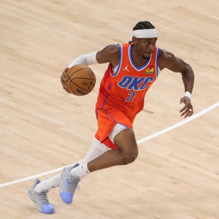 Spectacol de deschidere a noului sezon NBA! Campioana en-titre, condusă de MVP-ul ligii, a câștigat după două reprize de prelungiri.