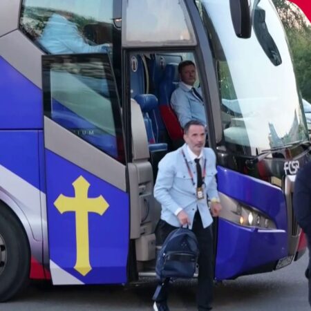 Autocarul echipei roș-albastre a sosit la Arena Națională pentru meciul cu Bologna.