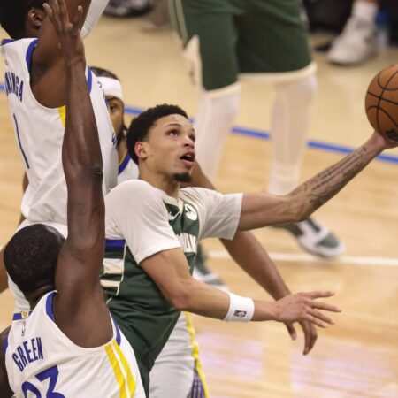 De la furturi în supermarketuri la o „renaștere” și o carieră explozivă în NBA