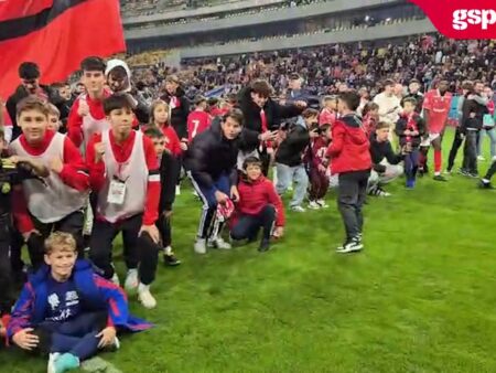 Dinamo – CFR Cluj 2-1 » Momente de neuitat pe Arena Națională: peste 400 de copii au pășit pe teren