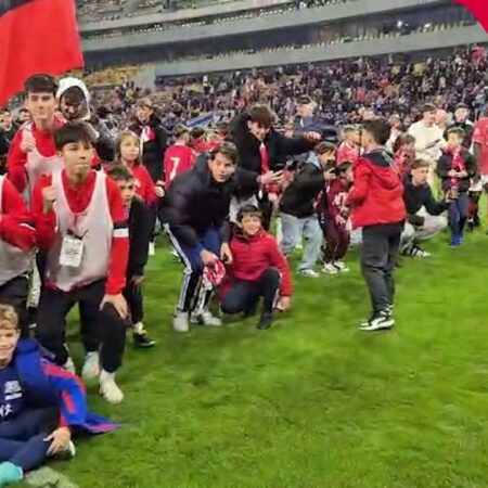 Dinamo – CFR Cluj 2-1 » Momente de neuitat pe Arena Națională: peste 400 de copii au pășit pe teren