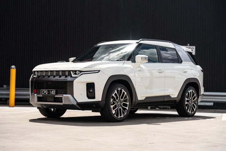 KGM Torres Full Hybrid, SUV-ul coreean care amenință supremația Dacia