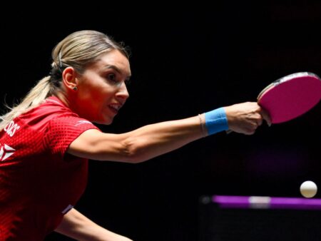 Reprezentativa feminină a României s-a calificat în „sferturi” la Campionatul European pe echipe, după un meci dramatic cu Serbia, finalizând 3-2 » Bernadette Szocs a obținut două victorii.