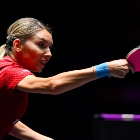 Reprezentativa feminină a României s-a calificat în „sferturi” la Campionatul European pe echipe, după un meci dramatic cu Serbia, finalizând 3-2 » Bernadette Szocs a obținut două victorii.