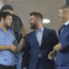 „Petrec șase sau opt ore la birou”